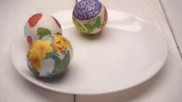 Как можно украсить яйца на Пасху !!