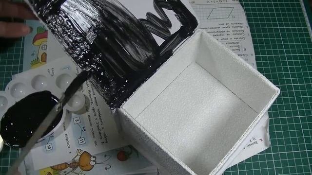 Декупаж картонной коробки красками .
