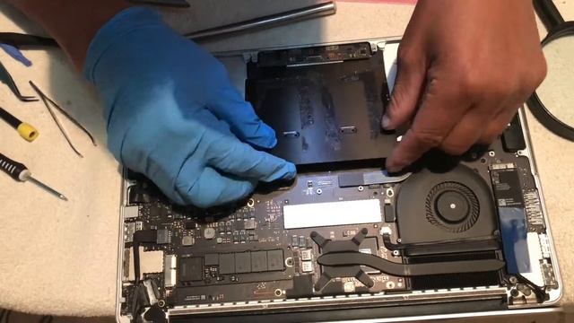 CAMBIAR TECLADO TRACKPAD, MACBOOK PRO, RETINA 13IN, A1502, parte 4