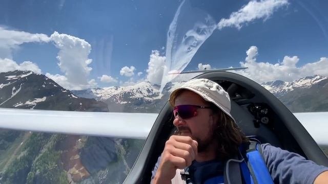 Сложный перевал. Планер облака и горные водопады