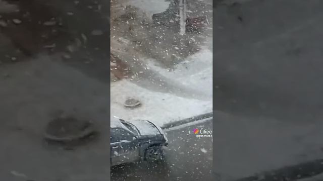 падает снег