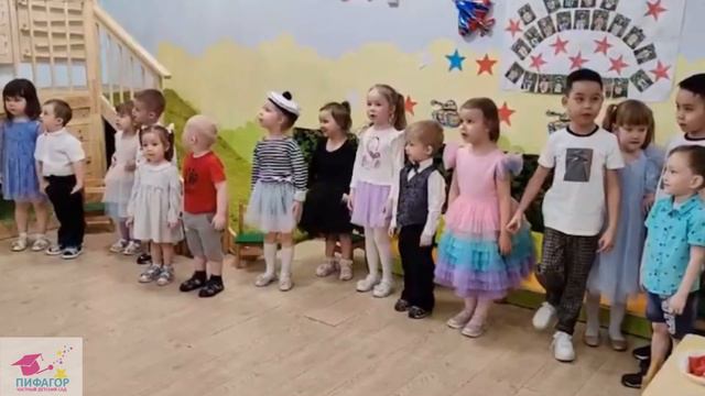 Мой папа защитник, мой папа герой  С 23 февраля