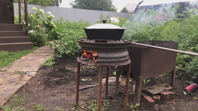 Варим вкусный плов в казане на чудо печке из диска от газели. Отдых на даче. Дачные рецепты.