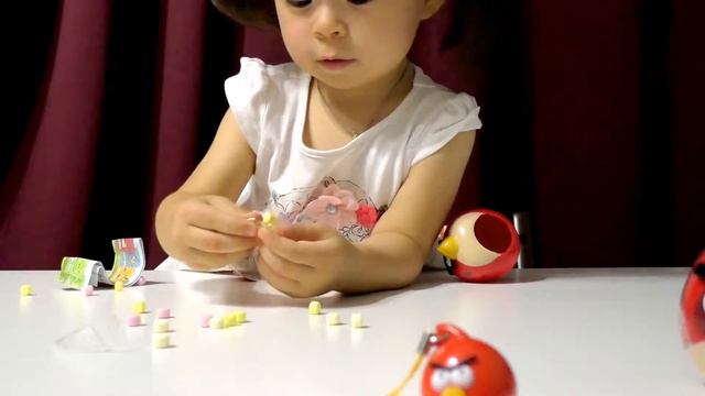 Открываем шарики с сюрпризом ANGRY BIRDS