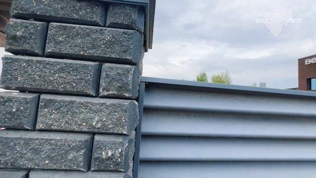 Мы производим бетонные заборы BRICK