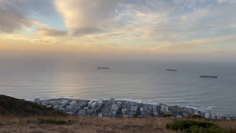 Cape Town Vlog| Exploring Cape Town| Chapman's Peak| Cape Town City Tour Bus| Signal Hill Sunset