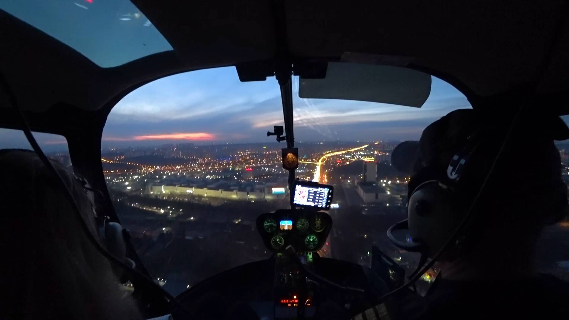 Вечерняя Москва на вертолете robinson R-44.