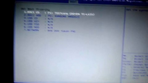 Как войти в BIOS на ноутбуке Samsung R540 и изменить порядок загрузки?