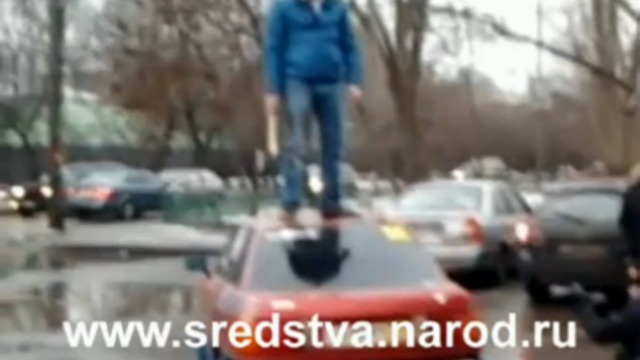 Месть с топором за не правильную парковку 