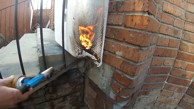 Испытание на горючесть пенопластового инкубатора.