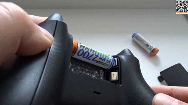 Как правильно вставлять батарейки в геймпад xBox