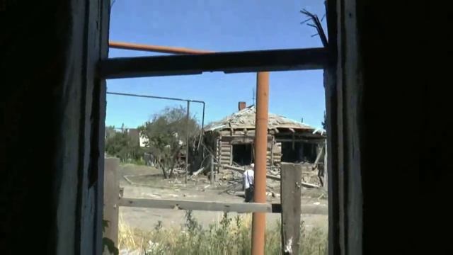 Станица ЛНР 3 июля 2014 Разбомбленный дом.mp4