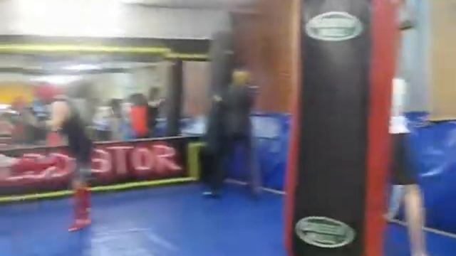 Кикбоксинг - работа по мешкам