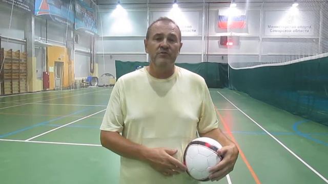 Поэт Семён Краснов. Старые футбольные мячи