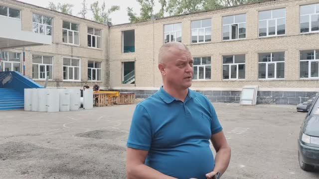 В Ровеньковской школе выполняются работы по замене оконных блоков