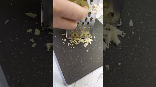 Яйца, Сыр и Солёные Огурцы #яичница #назавтрак #быстрыерецепты