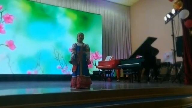 Яблонька плясовая  исполняет Огурцова Милана 1 класс. 7 лет.