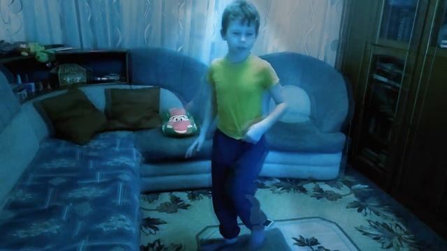 Показываю как сделать сальто ночью