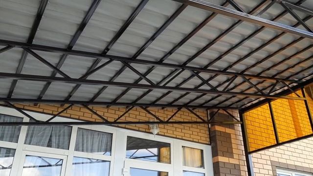 Навес из металлопрофиля и металлочерепицы ОБЗОР.