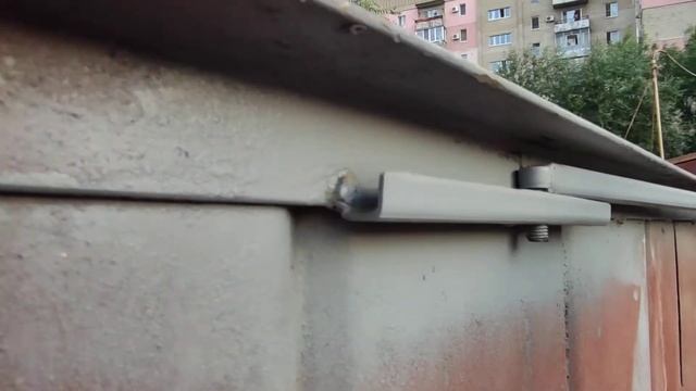 Фиксатор ворот полуавтоматический
