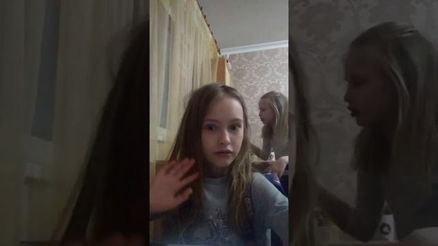 Владе приснился сон, как учитель поставил ей двойку. Проснулась, и прняла, что это было правда???