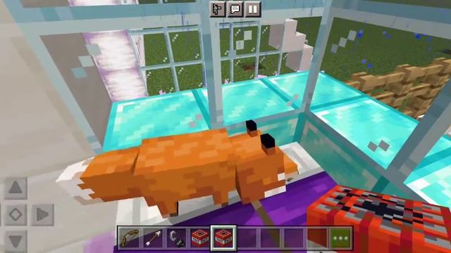Наташа играет в Minecraft