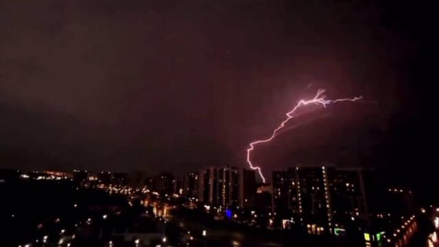 Шторм в Москве #шторм #москва #ураган #дождь #молния