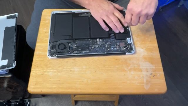 How To Replace The Battery In The 2017 Macbook Air