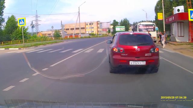 Обгон на пешеходном переходе через сплошную линию разметки