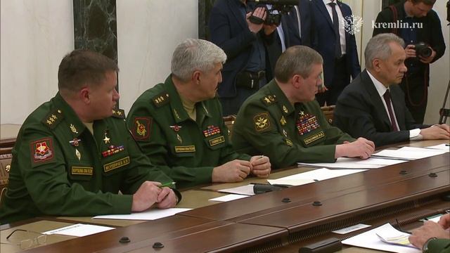 Глава государства проводит встречу с командующими войсками военных округов🇷🇺