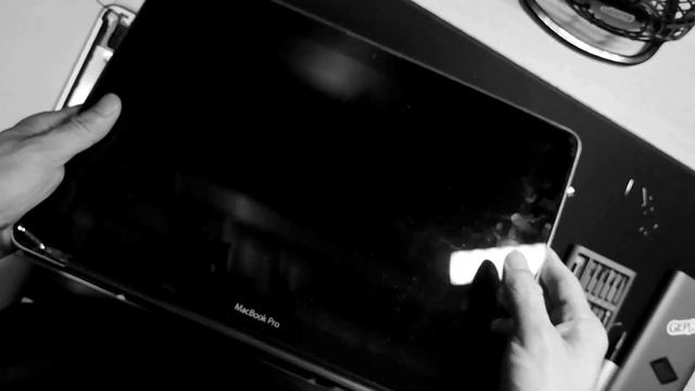 Macbook Pro Late 2011 9.2 LCD Panel Replacement Aug. 2022