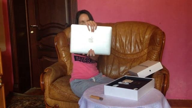 VLOG: Выбираю MacBook Pro 13 Retina, заказываю, получаю, распаковываю.