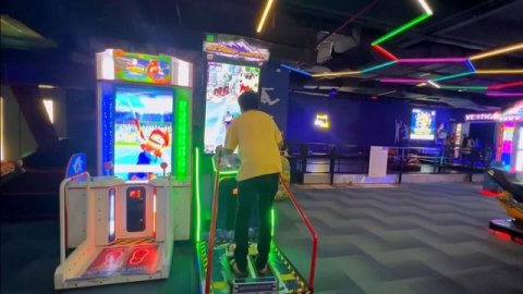 i Won 1000+ Tickets ?in Claw Machine | Jash Vs Childhood Friends ?in Arcade- Jash Dhoka