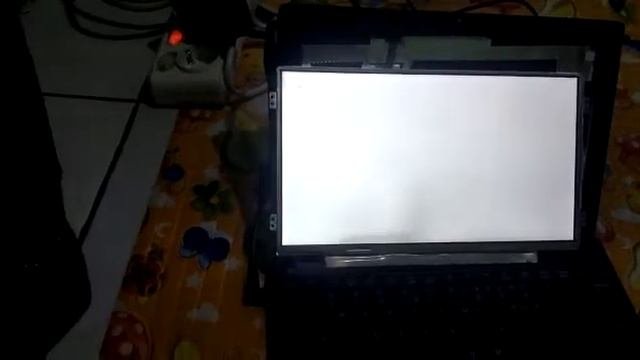 Pengetesan produk LCD/LED Laptop 10.1"  Acer Aspire One Happy