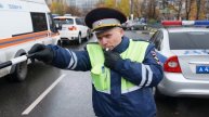 Опытные водители рассказали, почему они перестали моргать фарами предупреждая о ГАЙЦАХ.