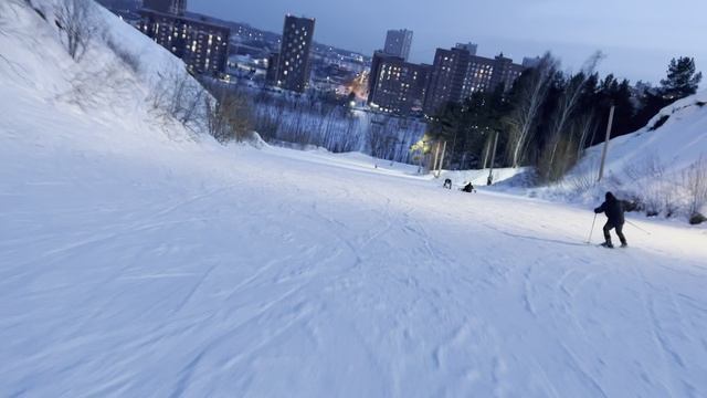 Первый спуск на горных лыжах