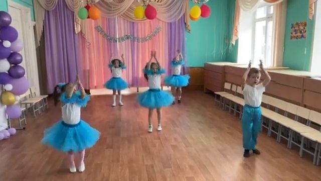 Танец "Тучка"  Младшая группа