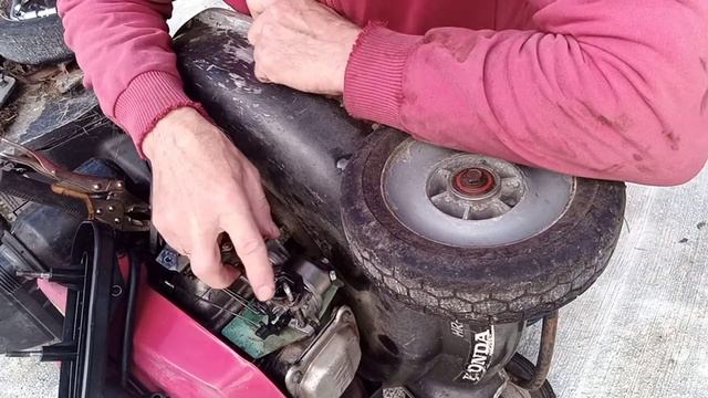 Замена карбюратора на газонокосилке Honda HRH 536