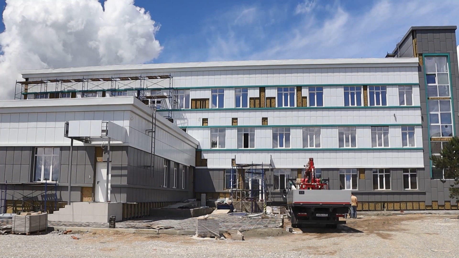 Строительство новой поликлиники  в поселке Энем планируют завершить  раньше установленного срока
