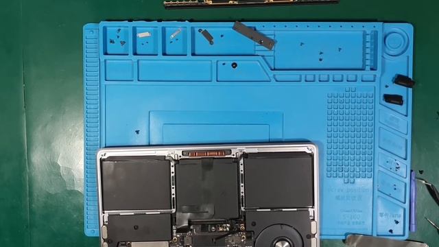 MacBook Pro A1708 Retina Display Replacement
