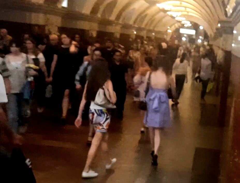 Как перейти со станции метро Баррикадная кольцевая на Краснопресненскую радиальную фиолетовую ветку?