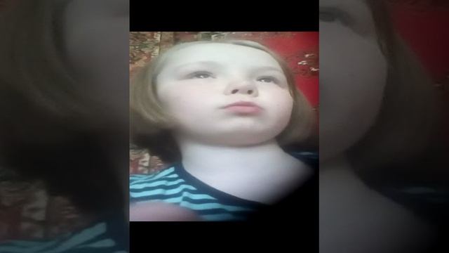 Ей реально жарко!