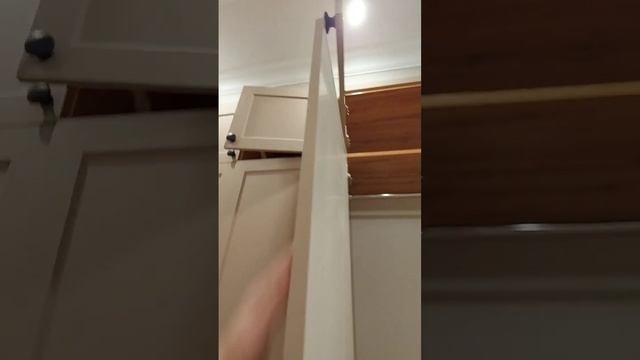 Встроенный шкаф с распашными дверками