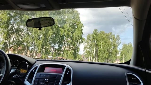 Брыкающаяся девственница и тёща под кроватью. История от подписчика.