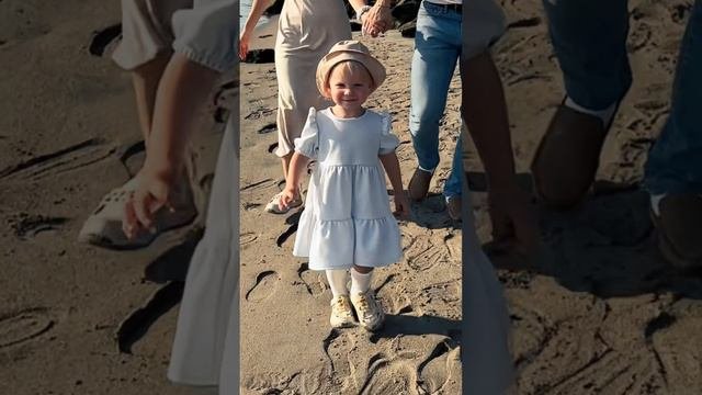 Семейная прогулка у воды