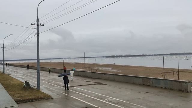 1 мая/ледоход/Покатались на самокате по нашему городу/заехали за продуктами.