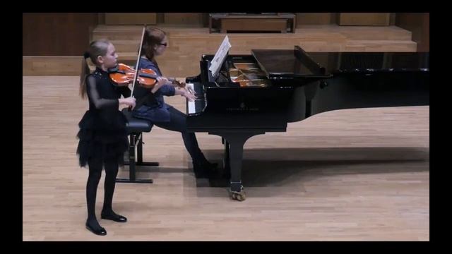 Bruch  Concerto  G Minor (mvt. 1) - Julia Chojnacka (11yo)