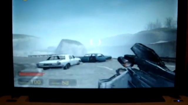 Half-Life 2 testing on netbook (GMA 500)