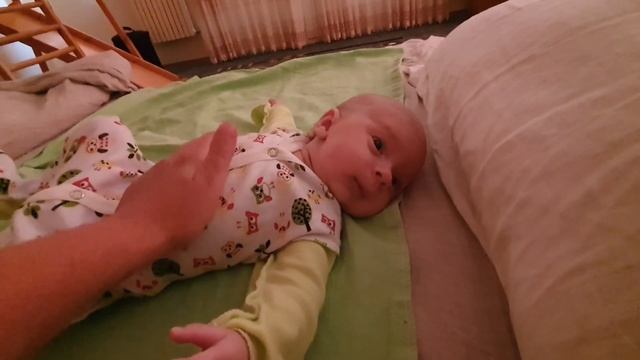 Тяжкие деньки... У ребёнка колики. Валера не хочет купить комод ? Где хранить вещи? ?