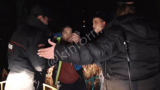 Глубокой ночью мужчина с признаками исполнял на Лермонтова